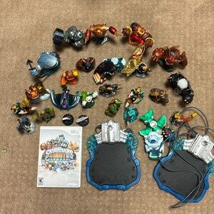 Lot of Skylanders. 7 Giants,2 portals ,14 pieces with trans green, 2 vehicles 4